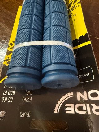 Puños de bicicleta /patinete azules