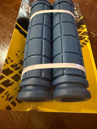 Puños de bicicleta /patinete azules