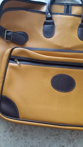 Bolsa portatrajes de viaje piel beige y marrón