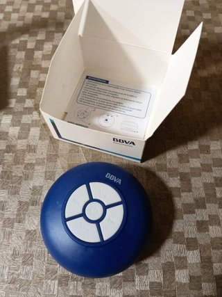 Altavoz ducha BBVA azul y blanco