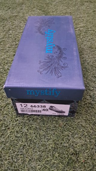 Sandalias Mystify adornos metalizados plata