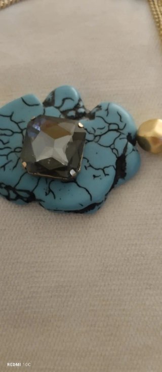 Collar bisutería dorado con piedra turquesa