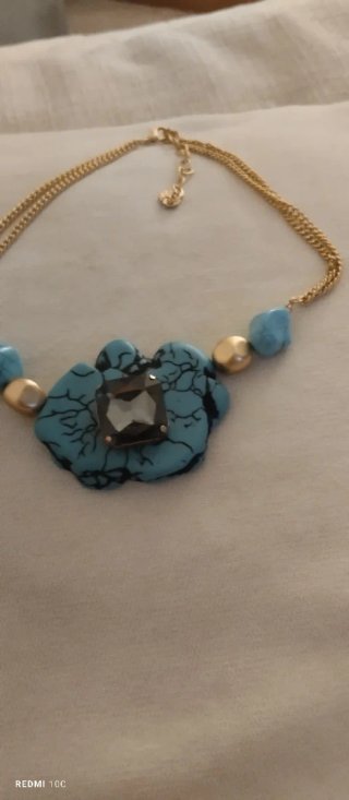 Collar bisutería dorado con piedra turquesa