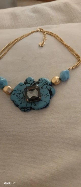 Collar bisutería dorado con piedra turquesa