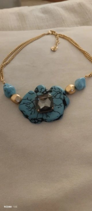 Collar bisutería dorado con piedra turquesa