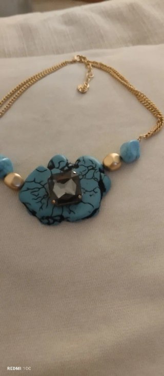Collar bisutería dorado con piedra turquesa