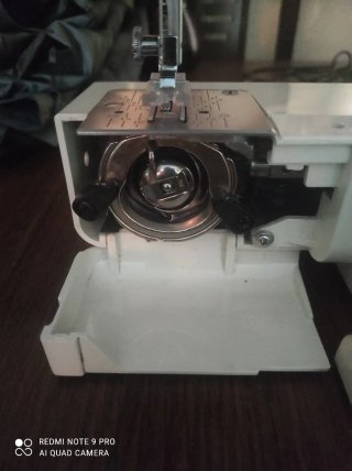 Máquina de coser Alfa Modelo 1303.