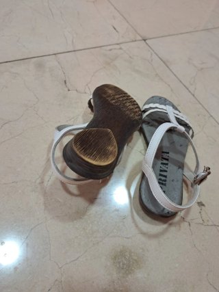 Sandalias niña PRIVATA blancas
