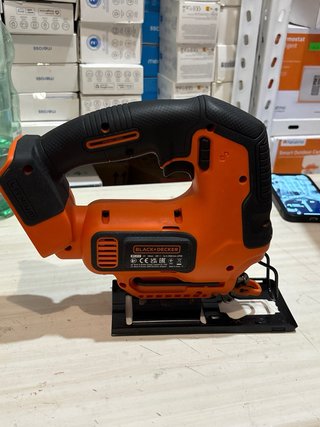 Sierra de calar Black+Decker 18V