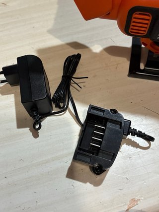 Sierra de calar Black+Decker 18V