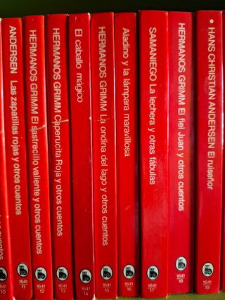 24 libros de cuentos de los años 80