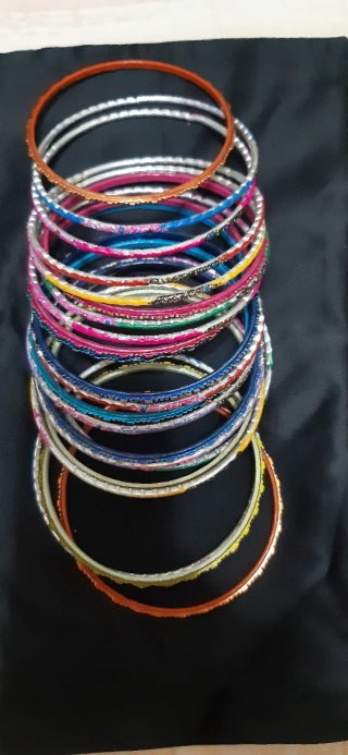 Set braccialetti rigidi estivi colorati