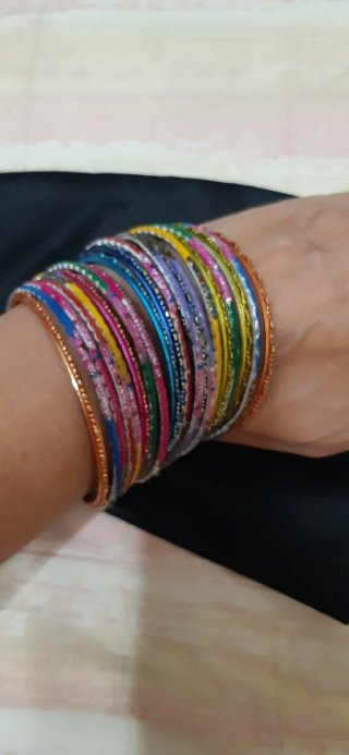 Set braccialetti rigidi estivi colorati