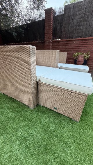 Conjunto 2 sofás con puffs y mesa