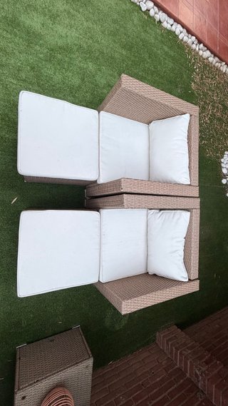 Conjunto 2 sofás con puffs y mesa