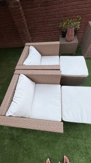 Conjunto 2 sofás con puffs y mesa