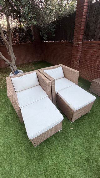 Conjunto 2 sofás con puffs y mesa