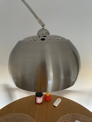 Lámpara de pie arqueada de acero