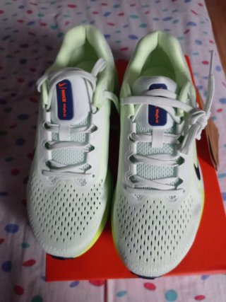 Zapatillas Nike Air winflo 11 ,Verde y Blanco