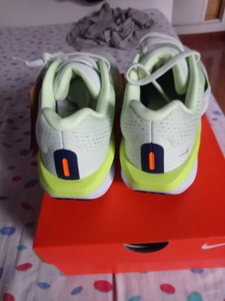 Zapatillas Nike Air winflo 11 ,Verde y Blanco
