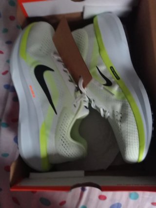 Zapatillas Nike Air winflo 11 ,Verde y Blanco