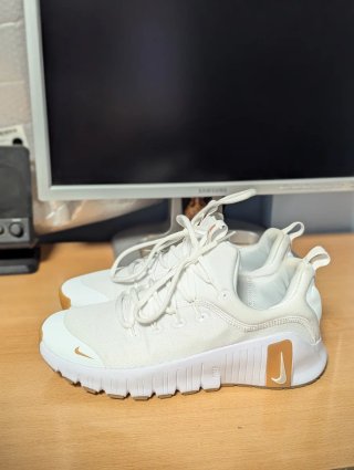 Zapatillas Nike Free Metcon 6 Blancas y Doradas