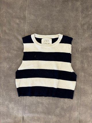 Camiseta Zara sin mangas rayas