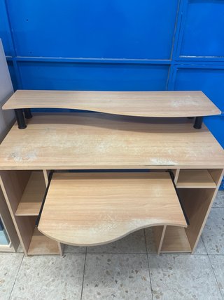Escritorio madera con estantería y cajones