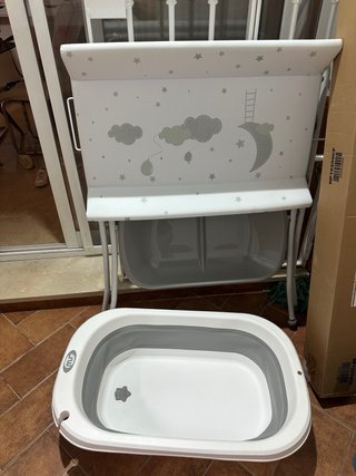 Bañera bebé con patas y cambiador
