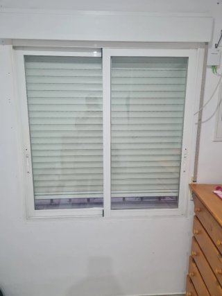 Puerta, ventanas y rejas