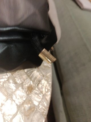 Bolso Prada extensible negro. Cierre imán