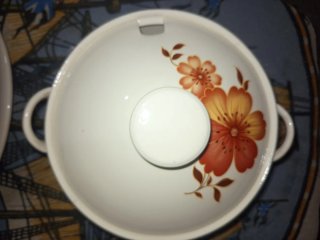 Sopera y bandeja San Claudio porcelana años 70