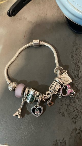 Pulsera Pandora con charms