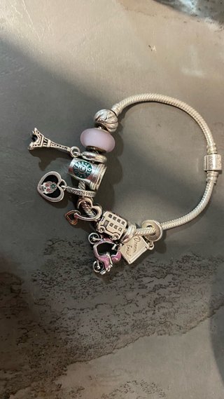 Pulsera Pandora con charms