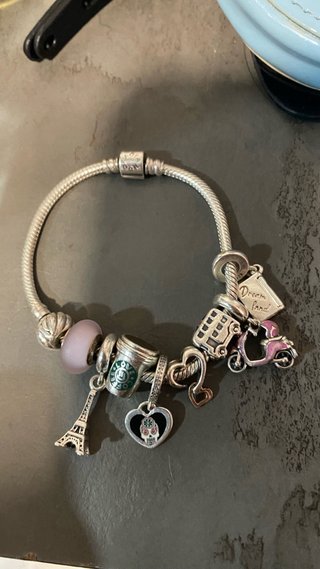 Pulsera Pandora con charms