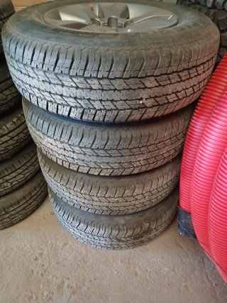 Ruedas Bridgestone dueler x4 245/70/17 108s