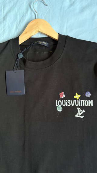 Camiseta LV Negra Estampada