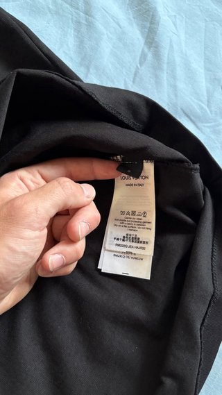Camiseta LV Negra Estampada