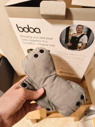 Mochila portabebés ergonómica, marca Boba.