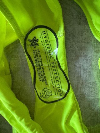 Trikini Bershka Neón Talla L