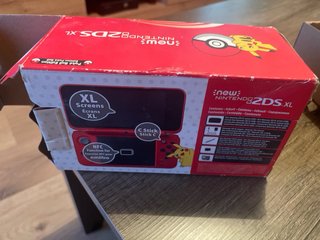 Caja New Nintendo 2DS XL Edición Poké Ball