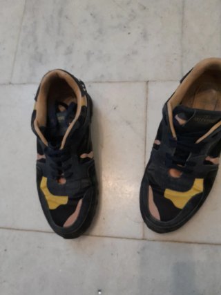Valentino Sneakers Camuflaje Negro Amarillo
