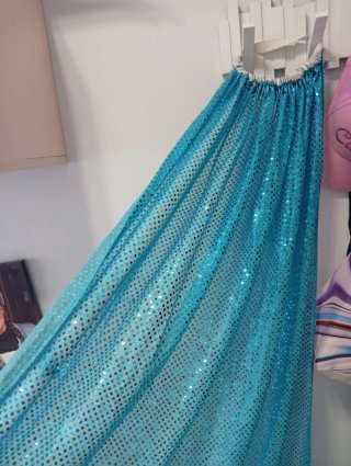 Capas azules hechas a mano para disfraces