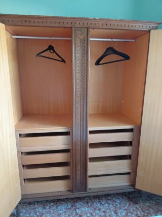 Armario antiguo de madera