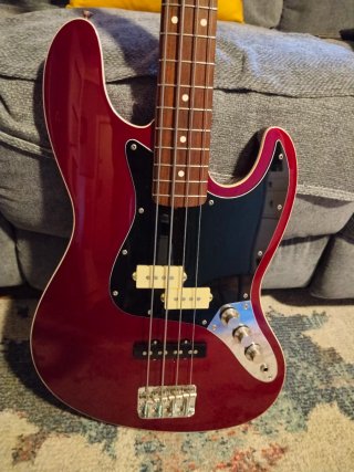 Bajo Fender Japan