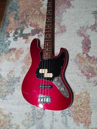Bajo Fender Japan