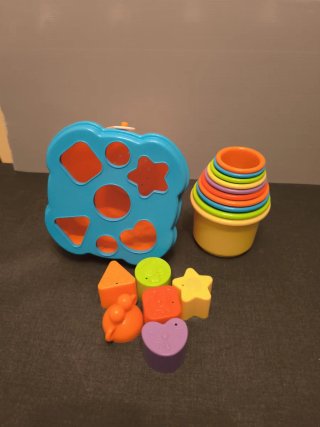 Juego de encaje y apilamiento para bebés