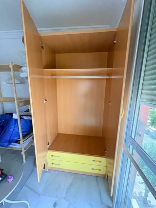 Cama juvenil con cajones y estantes