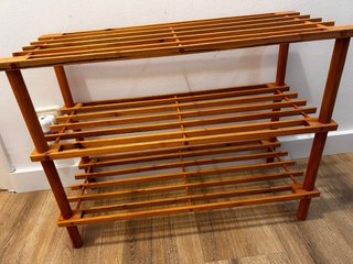 Zapatero de madera