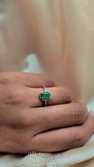 Anillo Platino 950 Esmeralda Zambia y Diamantes